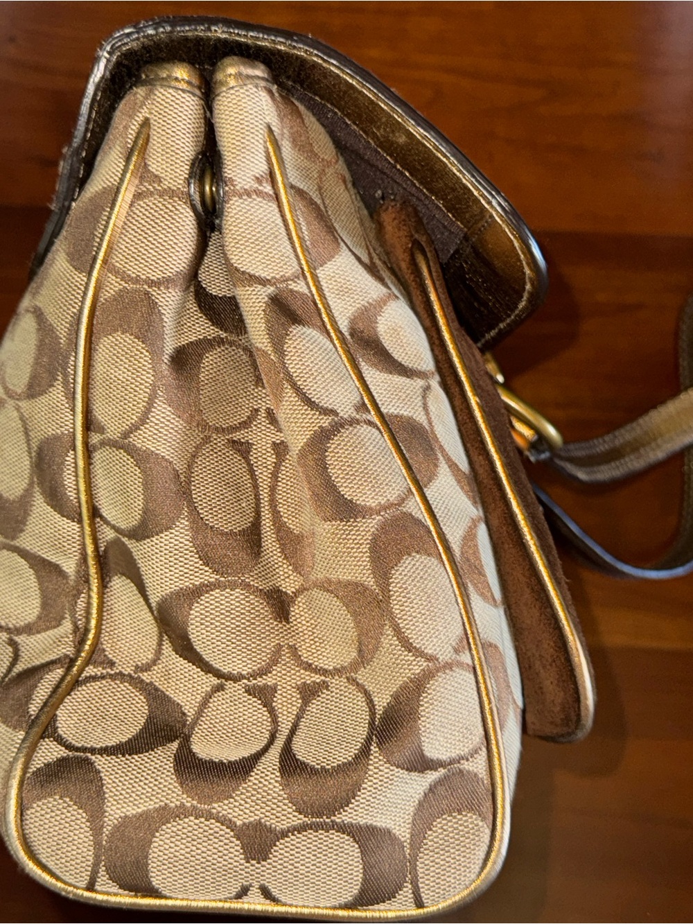 Coach Limited Edition Suede & Metallic Gold Leather Handbag
Creed K040-1498 - Picture 7 of 16